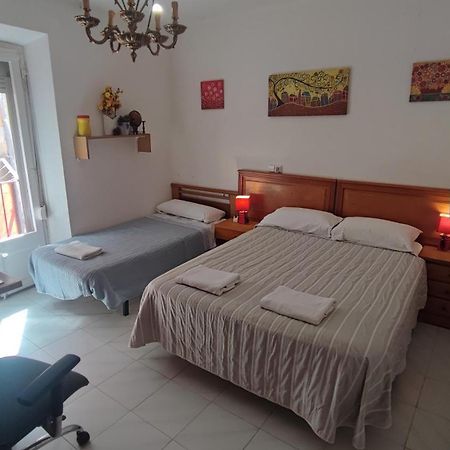 Apartment & Rooms Constanti Bagian luar foto