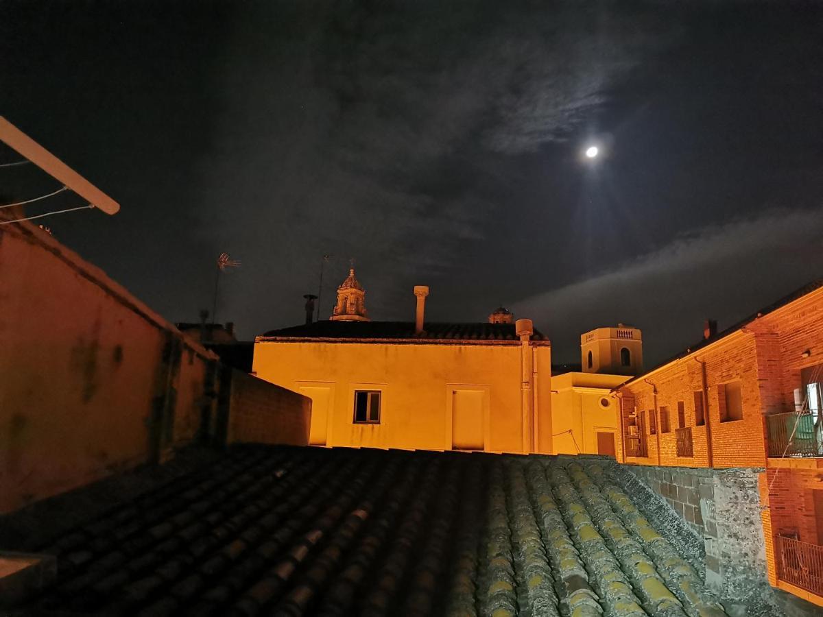 Apartment & Rooms Constanti Bagian luar foto