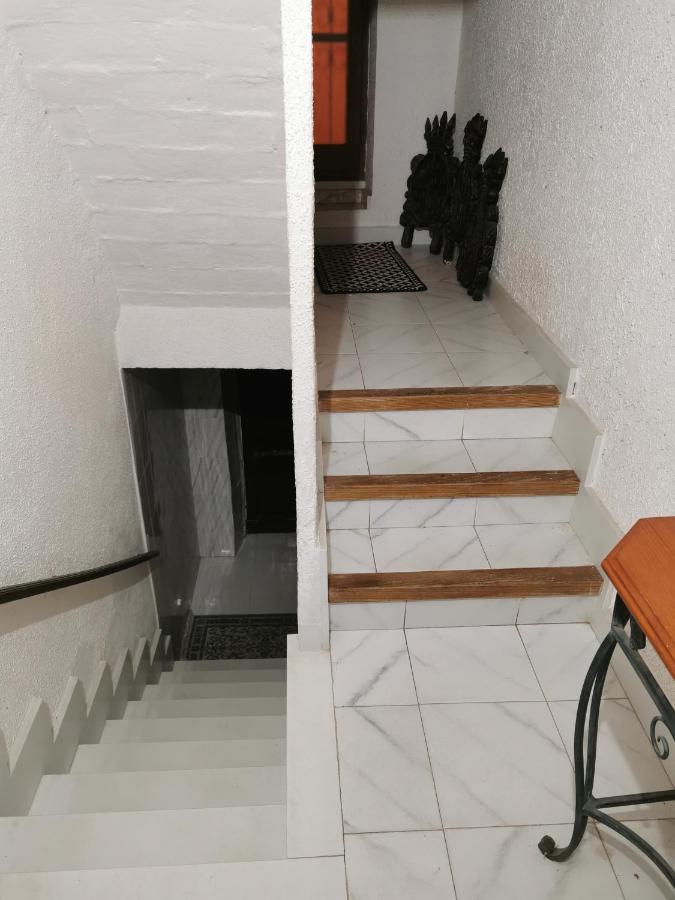 Apartment & Rooms Constanti Bagian luar foto